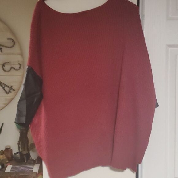 Oversized knit sweater with faux leather arms - Picture 3 of 6